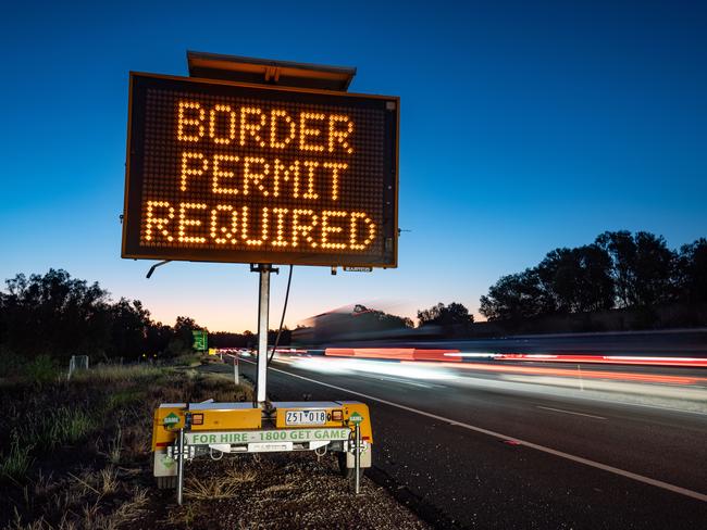 Albury NSW, AUSTRALIA - Herald Sun - December 20th, 2020:A permit system will be introduced from midnight for all NSW residents travelling to Victoria as Sydney recorded a surge in new coronavirus cases.The Hume Freeway at the NSW Victorian border near Albury Wodonga is bumper to bumper with traffic as people try to get back into Victoria before the border closes at midnight.BYLINE -  Simon Dallinger