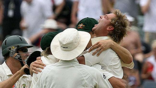 Shane Warne (R) screams skywards as he celebrates with teammates after Australia had defeated England on the final day of the third Ashes Test in Perth in 2006.