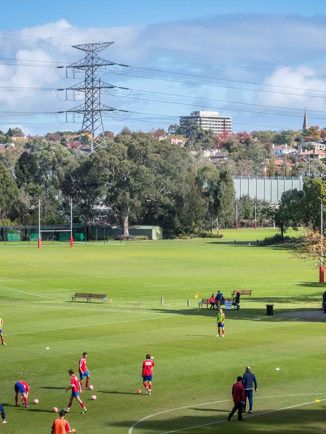 The sound walls would be similar to those already at Scotch College. Picture: Jake Nowakowski.