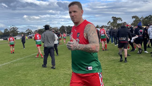 Dane Swan gives the thumbs up after his first quarter as a Pines player. Picture: Saimon McEvoy