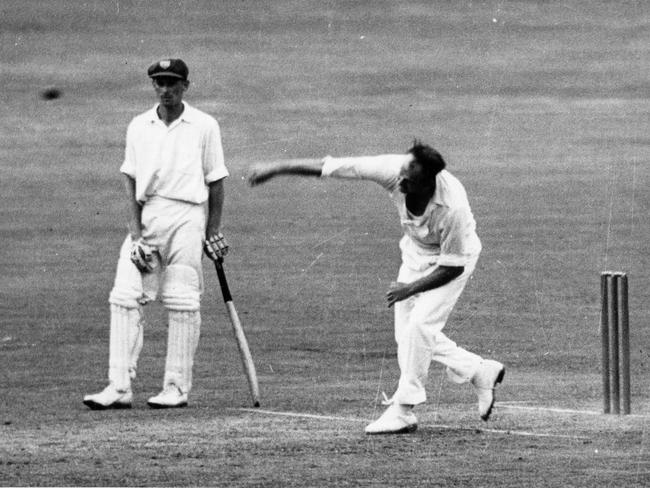 Cricket - England cricketer Frank Tyson bowling in match during Ashes tour of Australia, Nov 1954-Mar 1955. (Pic by unidentified staff photographer)