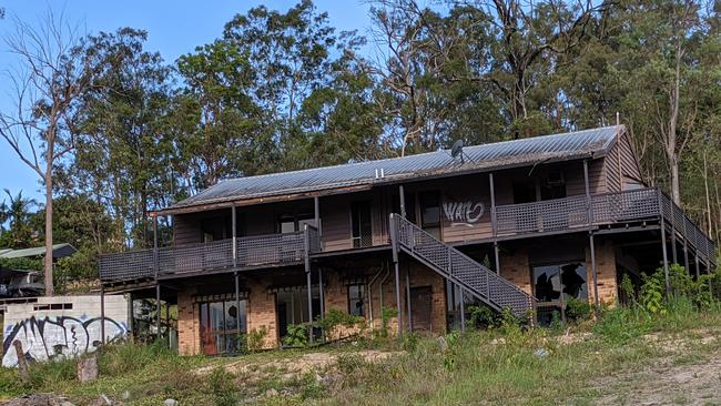 An abandoned house at Helensvale Rd, Helensvale.