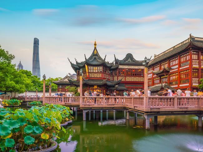Yu Garden is about a 5-acre space which features rockeries, pavilions, ponds, bridges, and lush greenery, including the Exquisite Jade Rock formation and Grand Rockery. Photo: istock