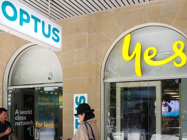 SYDNEY, AUSTRALIA: Newswire Photos- NOVEMBER 08 2023: People are seen walking past the Optus shop in North Sydney as they have a massive outage today across their network leaving thousands of customers and businesses without phone or internet service. Photo by: NCA Newswire /Gaye Gerard