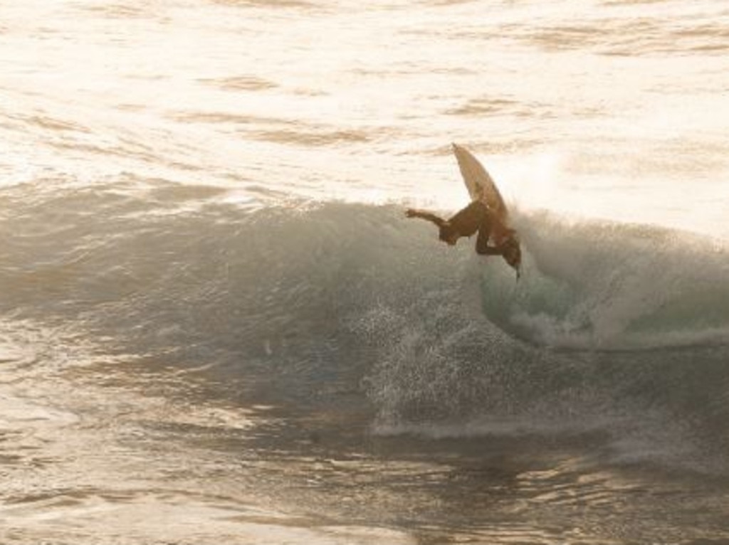 Pablo Toepfer Garcia surfing