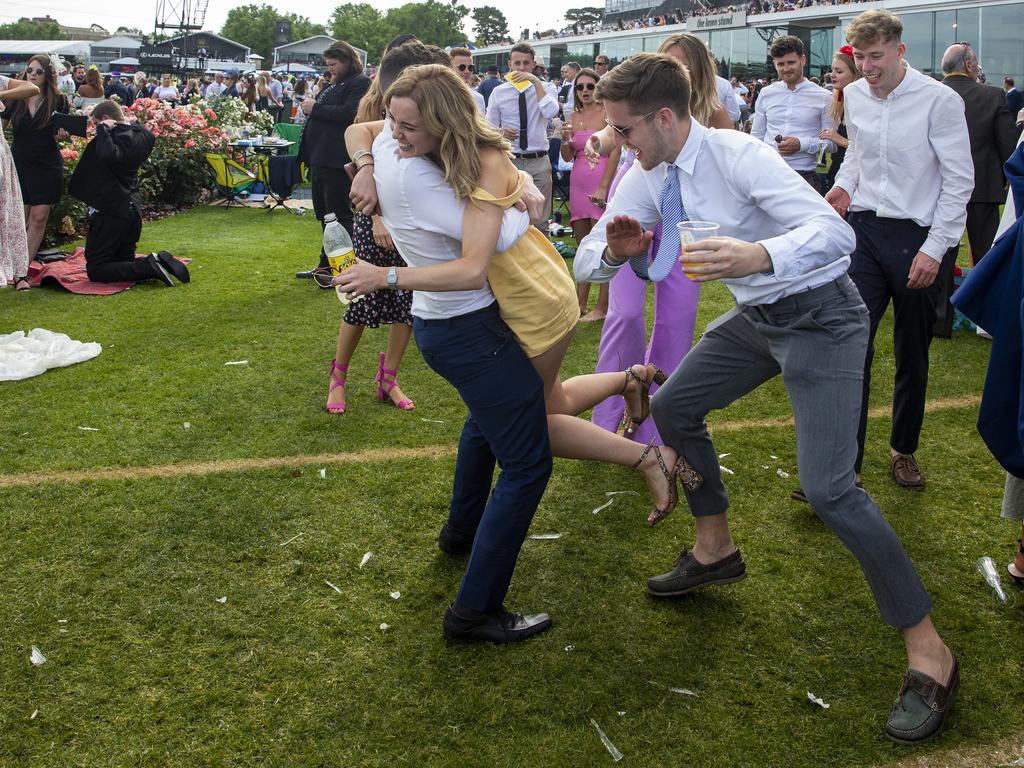 Melbourne Cup 2019 Washup Drunk Racegoers Best Photos Daily Telegraph 
