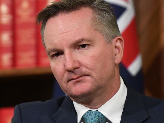 Shadow Treasurer Chris Bowen addresses the media at the Commonwealth Parliamentary Offices in Melbourne, Tuesday, May 1, 2018. The Shadow Treasurer has discussed the Federal Budget and APRA's CBA Prudential Inquiry's final report. (AAP Image/James Ross) NO ARCHIVING