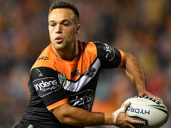 Luke Brooks of Tigers during the Round 23 NRL match between Wests Tigers and the St George-Illawarra Dragons at Leichhardt Oval in Sydney, Saturday, August 18, 2018. (AAP Image/Joel Carrett) NO ARCHIVING, EDITORIAL USE ONLY