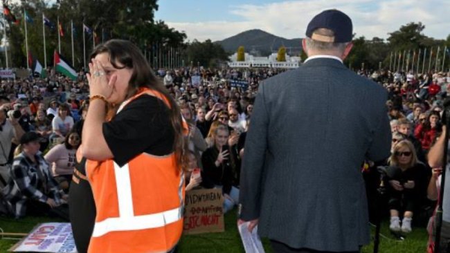 Anthony Albanese makes domestic violence rally organiser ‘burst into ...