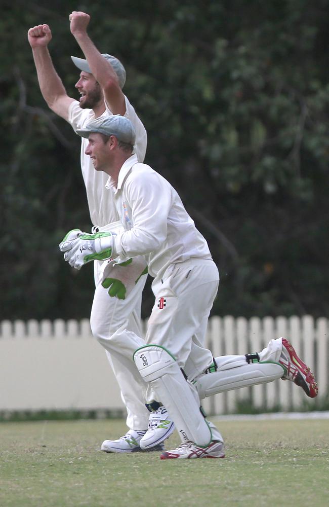 Keeper Damian Wallis. Photo: Mike Batterham