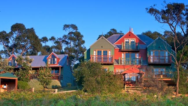 A popular winery and resort in Victoria’s north west has been destroyed by fire, devastating locals.