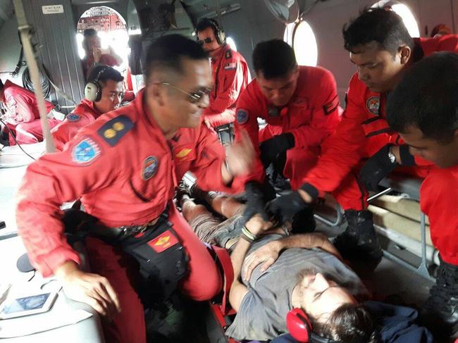 Tasmanian Andrew Gaskell being carried from a Bomba M17 at Mulu airport MUST CREDIT - Sarawak Fire and Rescue department