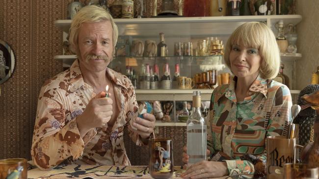 Kylie Minogue and Guy Pearce in a scene from 2017 flick <i>Swinging Safari</i>.