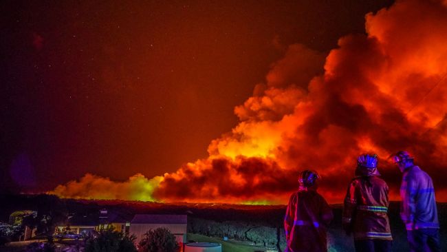 The Margaret River bushfire lighting up the night sky as firefighter battle to contain blaze. Picture: Sean Blocksigde/WESTERN AUSTRALIA DEPARTMENT OF FIRE AND EMERGENCY SERVICES