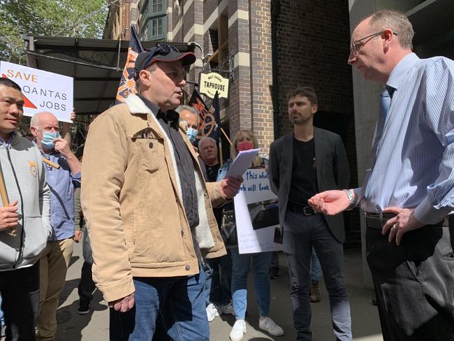 Union protesters at Qantas CEO’s door