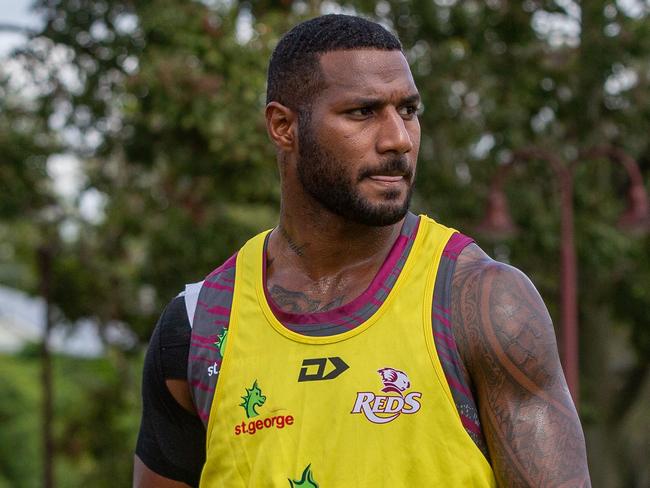 Queensland Reds recruit Suliasi Vunivalu attends his first training run the the club Picture Tom Mitchell/QRU