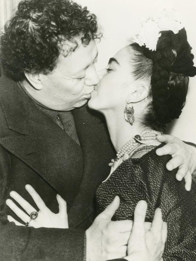 Frida Kahlo and Diego Kissing after their second marriage in 1940.