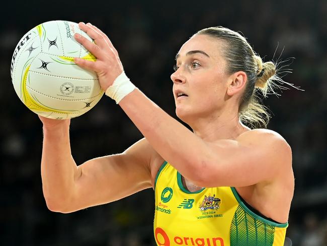 Liz Watson of the Diamonds against South Africa. Pictures: Albert Perez/Getty Images