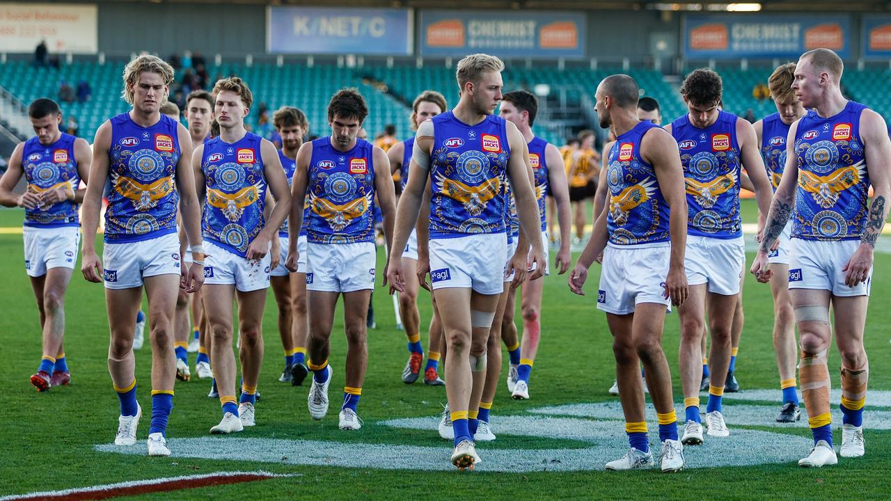 The Eagles look dejected after a loss to the Hawthorn Hawks. Picture: Dylan Burns