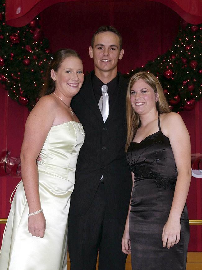 NOVEMBER 14, 2005: News. Reporter: Katie Ots. Palm Beach Currumbin State School formal at Conrad Jupiters Casino, Broadbeach. Carly Jessop, Chris Sutton and Rachelle Hall. PicAlex/Carter