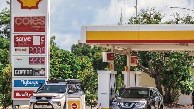 The prices at Shell, Daly St. Picture: Glenn Campbell