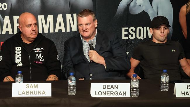 Well-known fight promoter Dean Lonergan (centre). Picture: NCA NewsWire / Ian Currie.