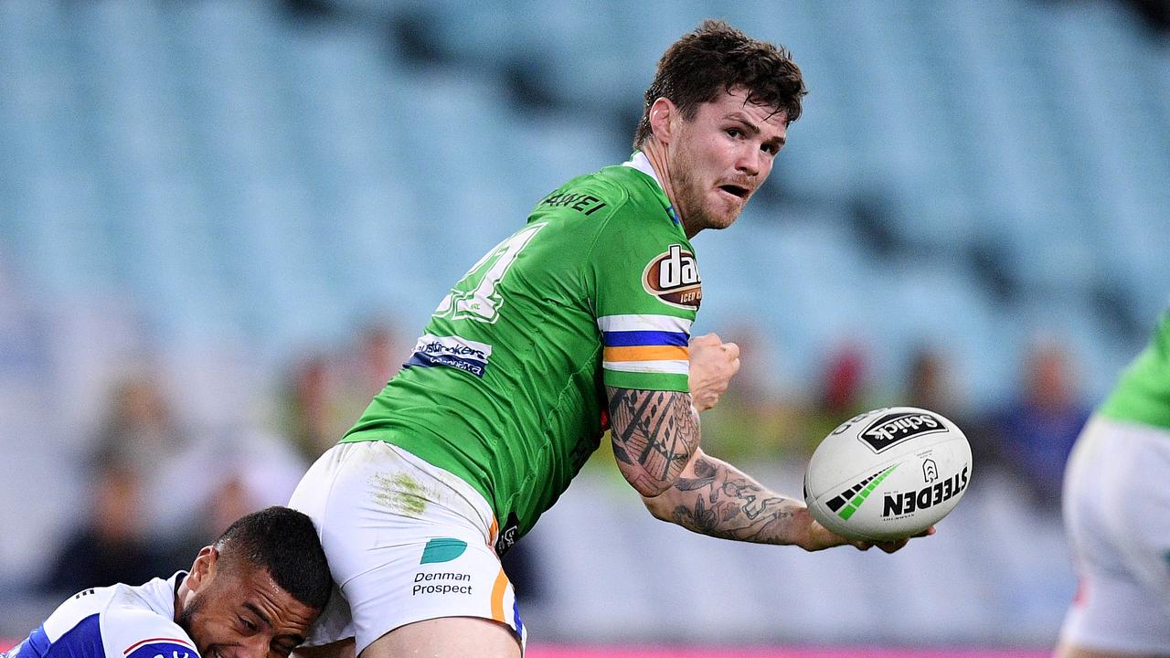 John Bateman of the Raiders offloads