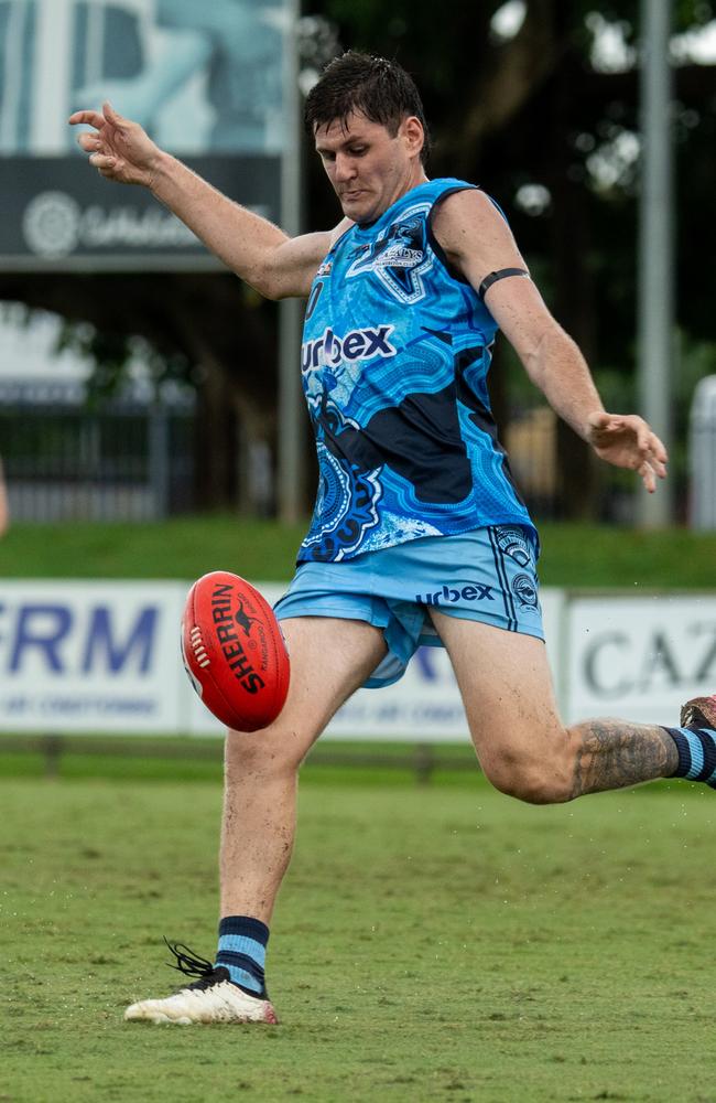 Hayden Brown playing for the Darwin Buffaloes in the 2024-25 NTFL season. Picture: Patch Clapp / AFLNT Media