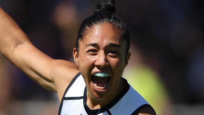 PERTH, AUSTRALIA - FEBRUARY 12: Darcy Vescio of the Blues celebrates a goal during the round six AFLW match between the Fremantle Dockers and the Carlton Blues at Fremantle Oval on February 12, 2022 in Perth, Australia. (Photo by Paul Kane/Getty Images)