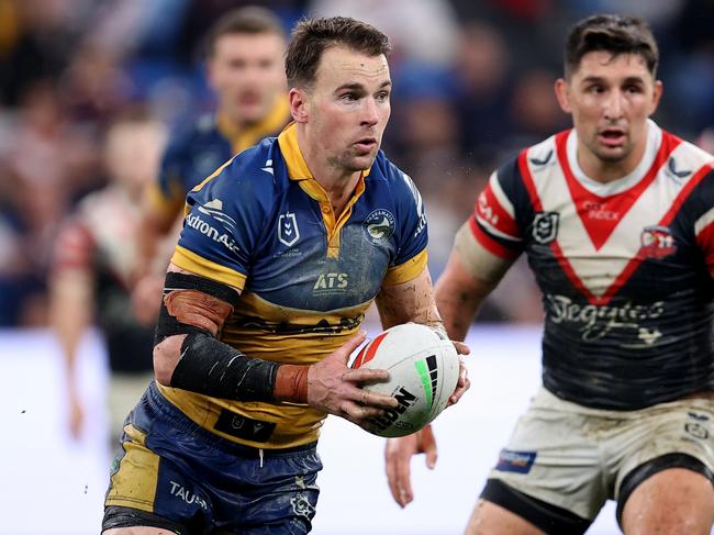 SYDNEY, AUSTRALIA – AUGUST 16: Clint Gutherson of the Eels runs the ball during the round 24 NRL match between Sydney Roosters and Parramatta Eels at Allianz Stadium, on August 16, 2024, in Sydney, Australia. (Photo by Brendon Thorne/Getty Images)