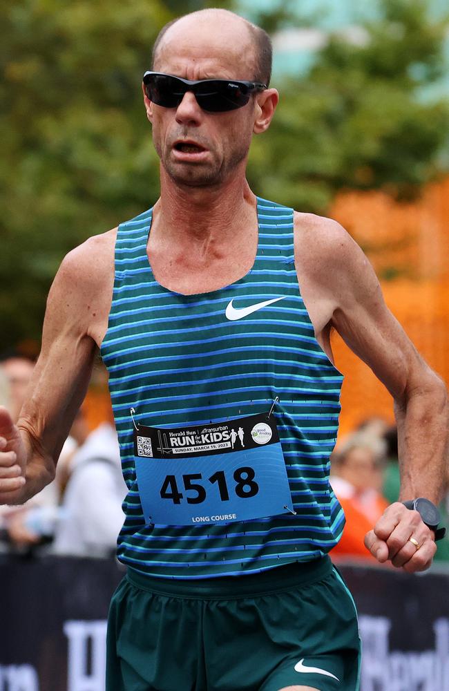 Steve Moneghetti powering home in this year’s Run for the Kids. Picture: Mark Stewart