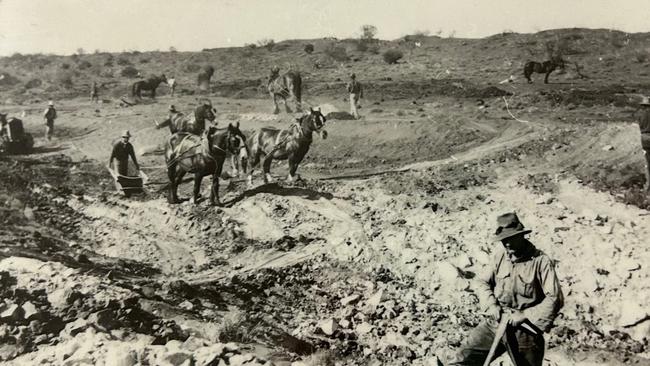 Construction of the line between Oodnadatta and Alice Springs in the 1920s, courtesy of the Old Timers Museum Alice