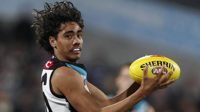 GEELONG, AUSTRALIA - AUGUST 05: Jase Burgoyne of the Power marks the ball during the round 21 AFL match between Geelong Cats and Port Adelaide Power at GMHBA Stadium, on August 05, 2023, in Geelong, Australia. (Photo by Darrian Traynor/AFL Photos/via Getty Images)