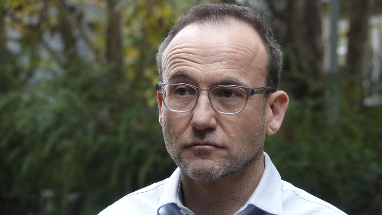 Bandt concedes, quits as Greens leader ahead of partyroom vote