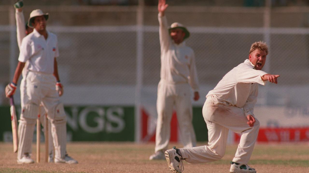 Shane Warne bowling to Wasim Akram in 1994. Picture: Shaun Botterill/ALLSPORT