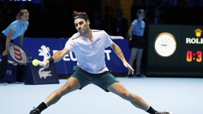 Roger Federer returns a ball to Alexander Zverev.