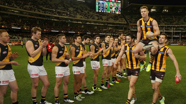 Richmond players form a guard of honour for Sam Mitchell. Picture: Michael Klein