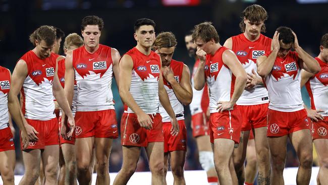 Dejected Swans during the AFL Round 12 match between the Sydney Swans and Adelaide Crows at the SCG on May 31, 2025. Photo by Phil Hillyard (Image Supplied for Editorial Use only - NO ON SALES - copyright Phil Hillyard )