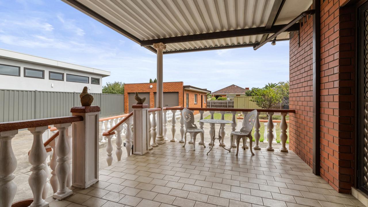 Ignazio also made the columns adorning the veranda.