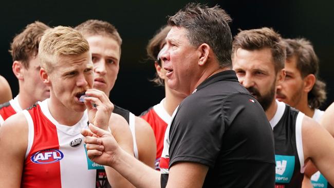 St Kilda coach Brett Ratten says his players will be free to opt out of travelling to quarantine hubs if that is their preference. Picture: AAP