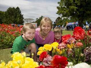 Shellie Wieden-Baker with children Ty Baker (left) and Kirra Baker at the Biggest Little Lunch in Laurel Bank Park, part of the Carnival of Flowers 2012, Saturday, September 29, 2012. Photo Kevin Farmer / The Chronicle. Picture: Kevin Farmer