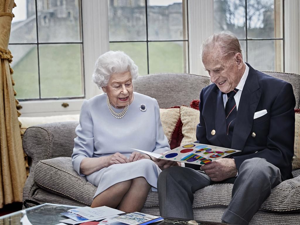 The couple reading cards from the Cambridge children on the occasion of their wedding anniversary. Picture: Chris Jackson/Getty Images