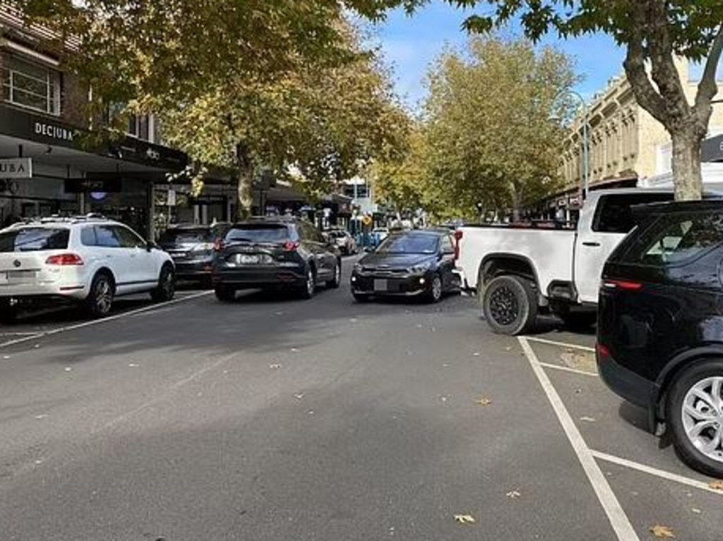 This image of a six-metre long parked Chevrolet Silverado ute blocking traffic in Melbourne went viral.