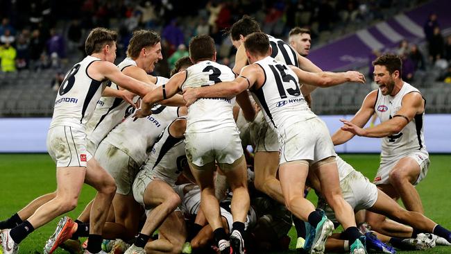 The Blues celebrate after Jack Newnes scored a goal after the siren to win the match. Picture: Getty Images