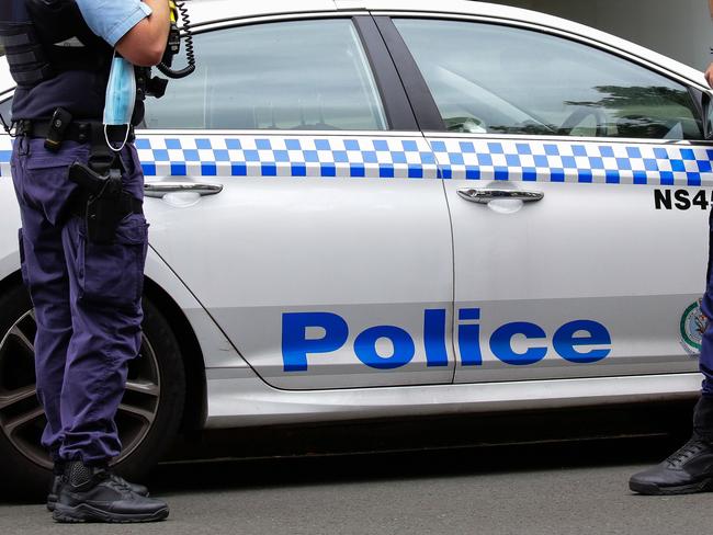 SYDNEY, AUSTRALIA - NewsWire Photos JANUARY, 19, 2021: Police officers seen on Sydney's North Shore on duty, in Sydney, Australia. Picture: NCA NewsWire / Gaye Gerard