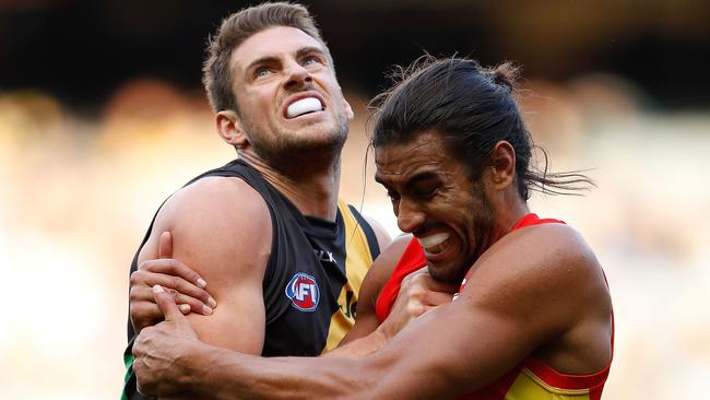 Shaun Hampson jostles for position with Suns ruckman Tom Nicholls. Picture: Getty Image