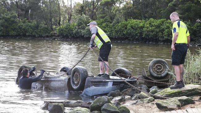 The stricken sedan is brought to the water’s edge at Lansvale. Picture: Dylan Robinson