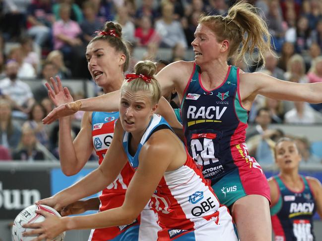 MELBOURNE, AUSTRALIA - MAY 06:  Maddy Turner of the Swifts takes the ball during the round two Super Netball match between the Vixens and the Swifts at Margaret Court Arena on May 6, 2018 in Melbourne, Australia.  (Photo by Robert Cianflone/Getty Images)