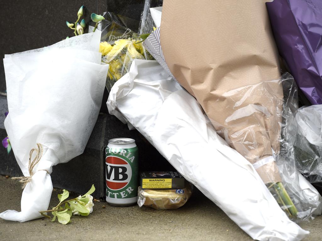 Someone placed a beer can, cigarettes and a pie at the statue. Picture: NCA NewsWire/Andrew Henshaw