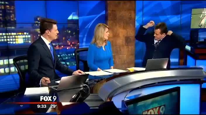 Weatherman pulls hanger out of suit live on air: video blooper | news ...